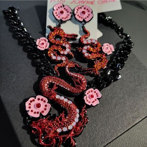NWT Betsey Johnson DRAGON set - Picture 1 of 4